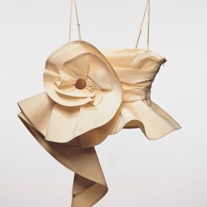 NWT - Zara voluminous flower top limited edition sand - 3310/660